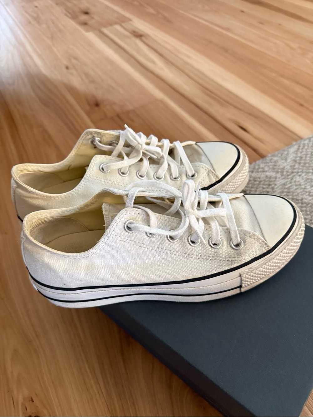 Converse Low Top Lift Sneakers